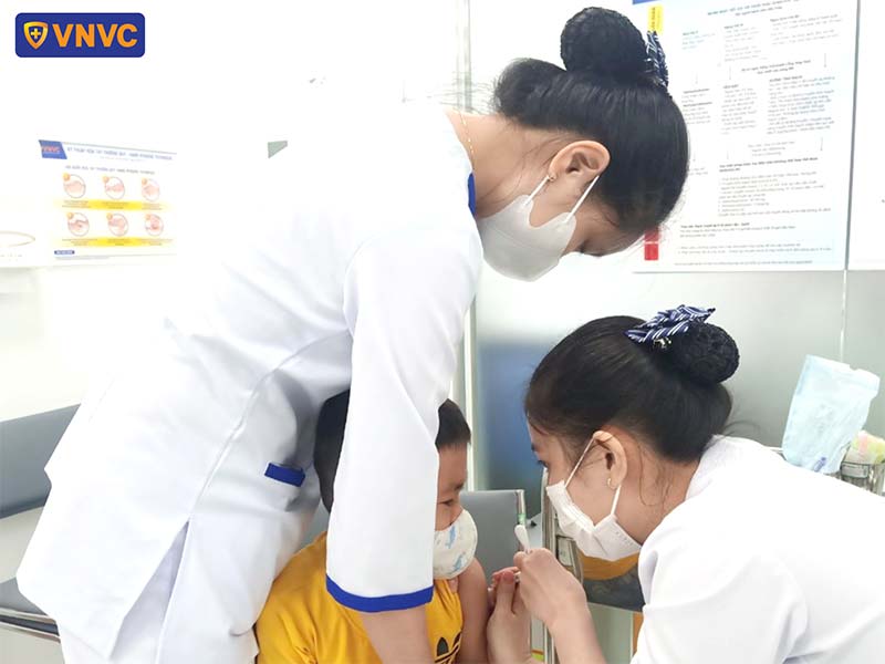 tiêm ngừa vắc xin phòng dại